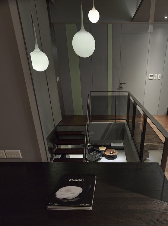 現(xiàn)代風格裝置點綴圖片