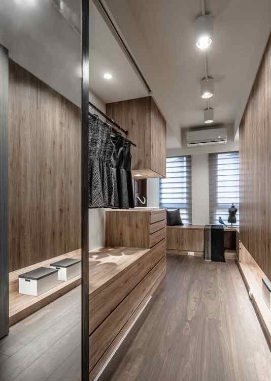 現(xiàn)代風格更衣室裝修案例